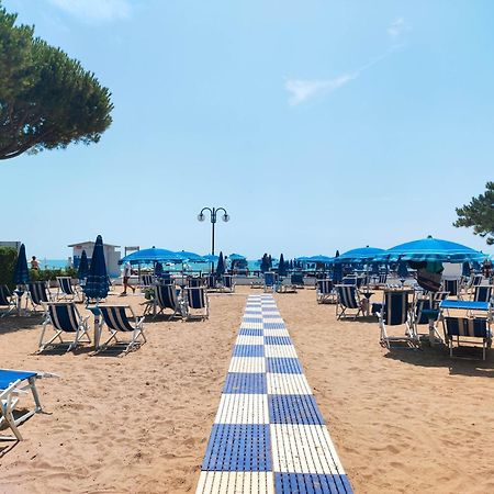 Апартаменты Brioni Fronte Mare Лидо-ди-Езоло Экстерьер фото