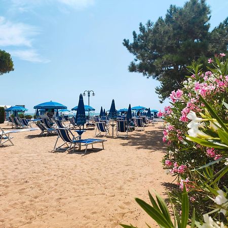 Апартаменты Brioni Fronte Mare Лидо-ди-Езоло Экстерьер фото