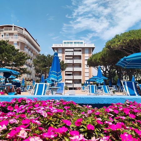 Апартаменты Brioni Fronte Mare Лидо-ди-Езоло Экстерьер фото