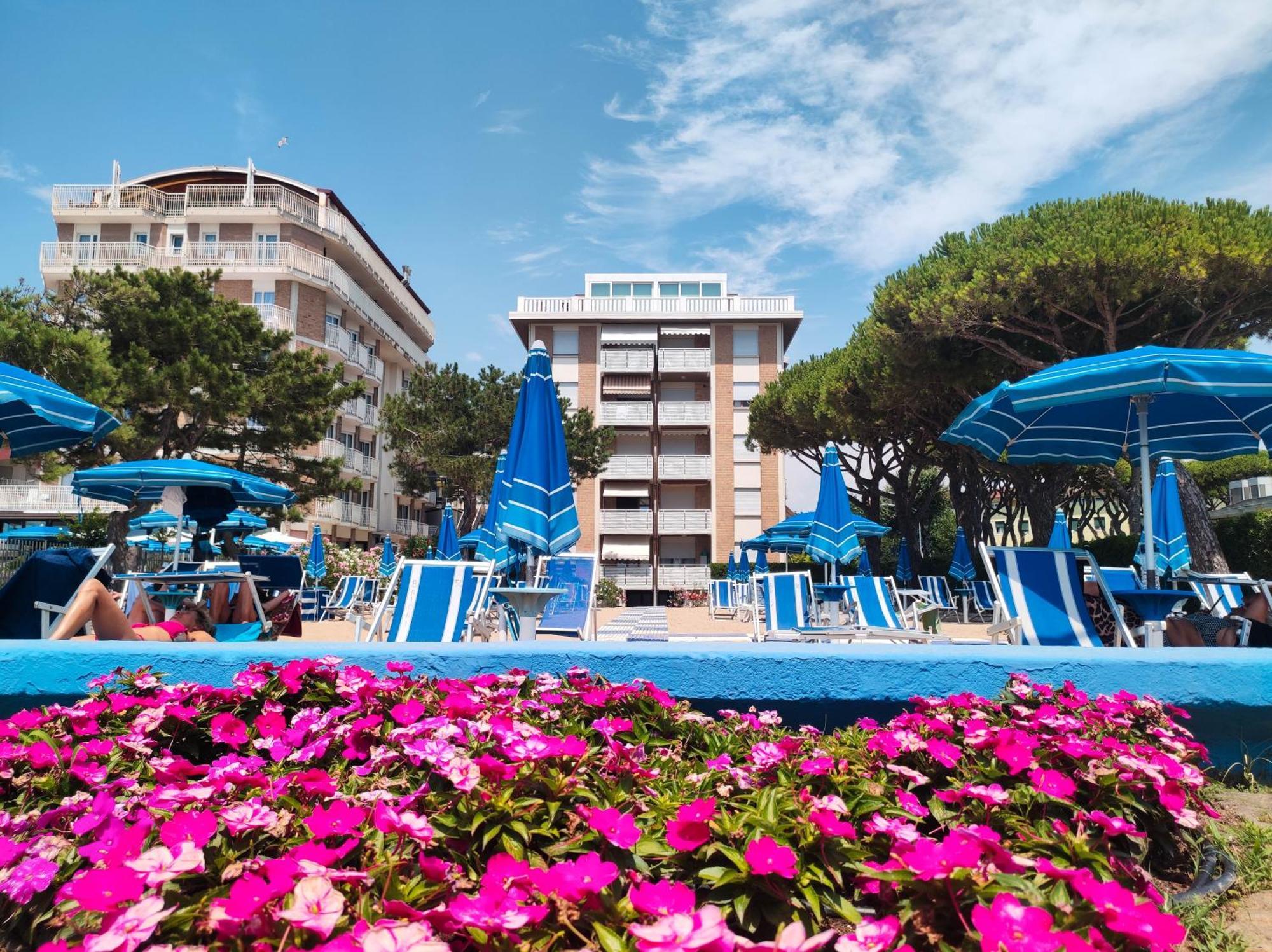 Апартаменты Brioni Fronte Mare Лидо-ди-Езоло Экстерьер фото
